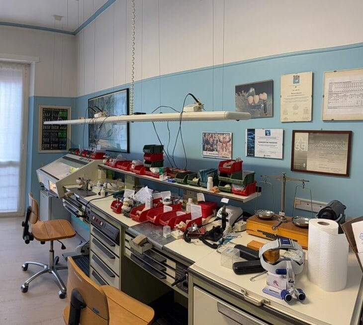 Area di produzione del Laboratorio Odontotecnico Massimo Sargentini, dove vengono realizzate protesi dentali con tecnologie digitali CAD/CAM.